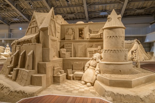 砂の美術館第11期作品画像 ドールハウスと北欧家具