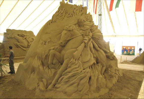 砂の美術館プロデューサー茶圓勝彦の仕事、「関羽」中国伝説の戦士 2008年作成の砂像の画像