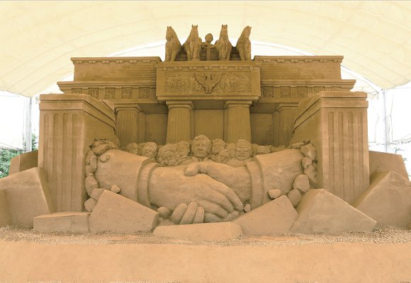 ドイツ再統一の象徴、ブランデンブルク門～２５周年モニュメント～