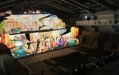 昨年の砂の美術館プロジェクションマッピングの様子（写真）