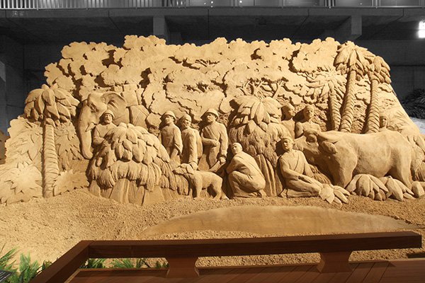 Europian explorer was happen to meet a mysterious civilization in the deep jungle